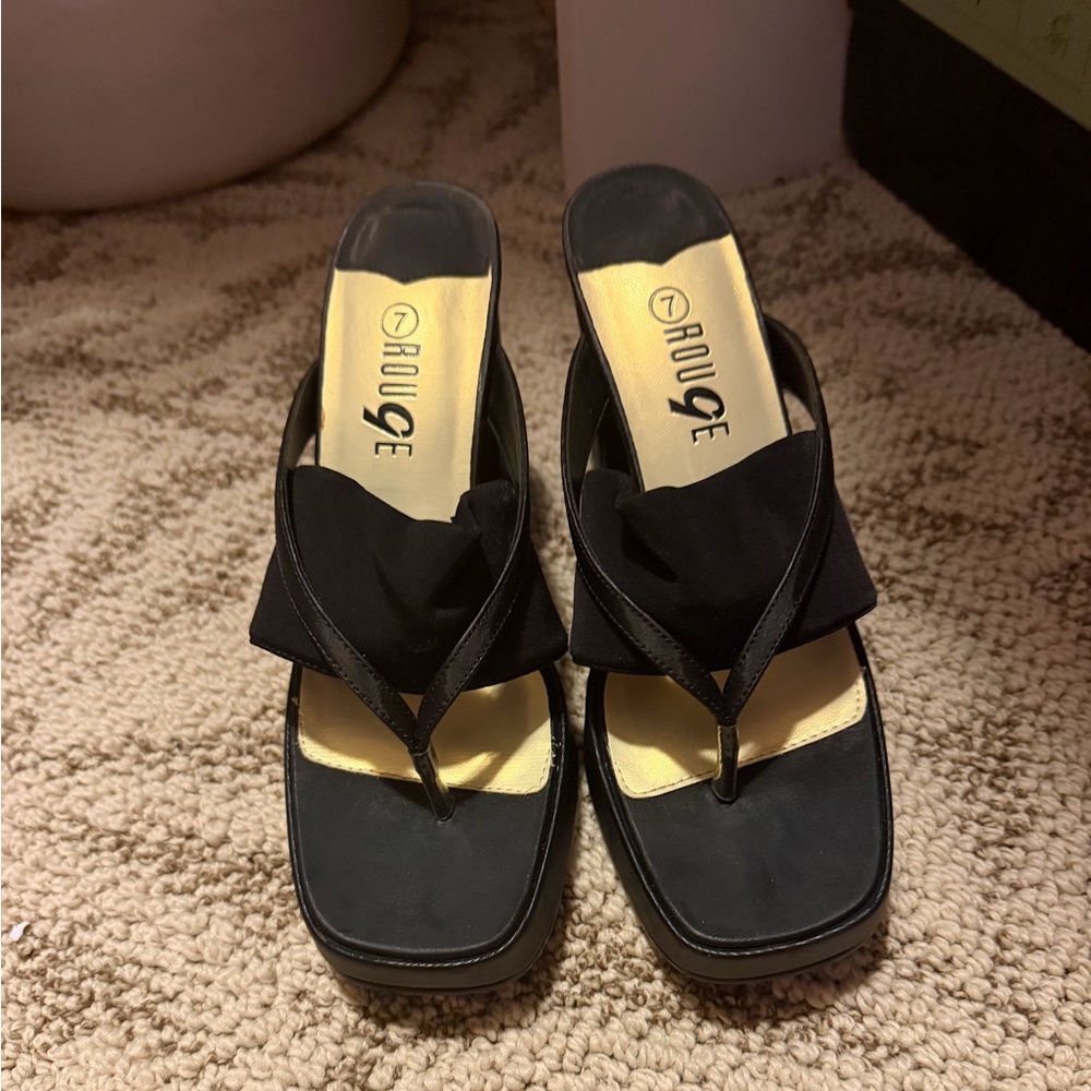 Rouge Helium Black and Cream Women's Sandals